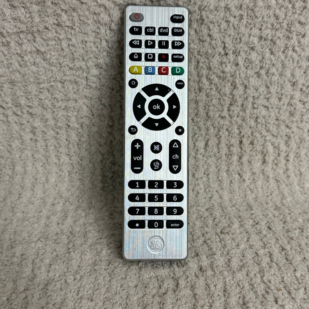 GE Universal Remote Control 33709 CL5‎ 7252 TV CBL DVD AUX Silver Finish Tested